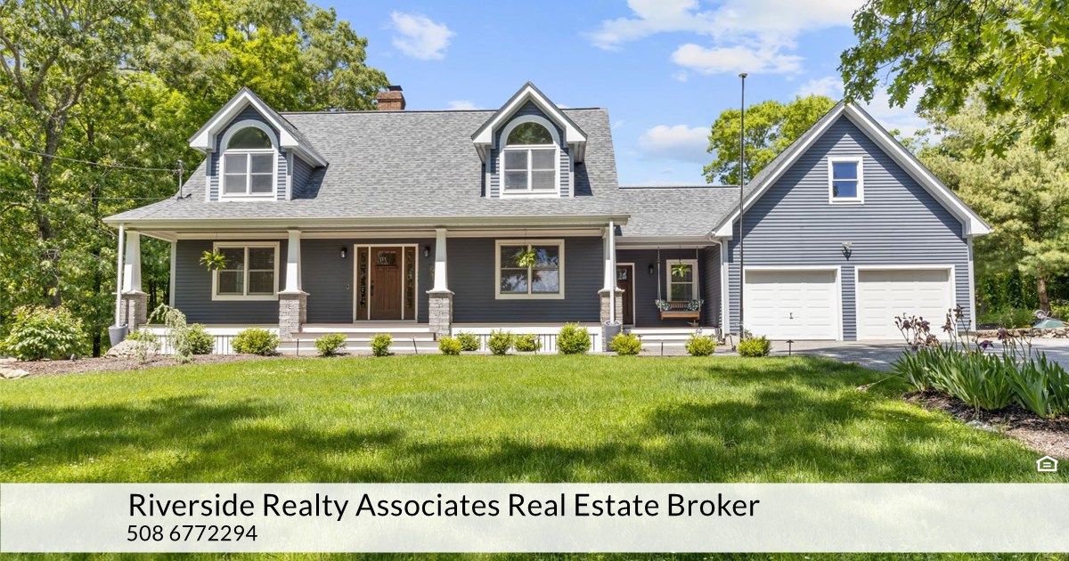 94 Hailes Hill Rd, Swansea, MA 02777